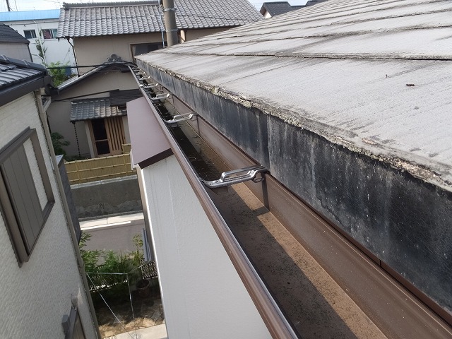 スレート屋根の鼻隠し